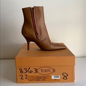 Tods beige tan ankle boots vintage.
